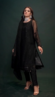 Hira Salman feet photo 6