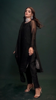 Hira Salman feet photo 5