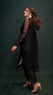 Hira Salman feet photo 3