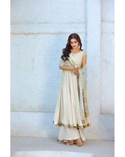 Hira Salman feet photo 17