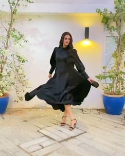 Hira Salman feet photo 10
