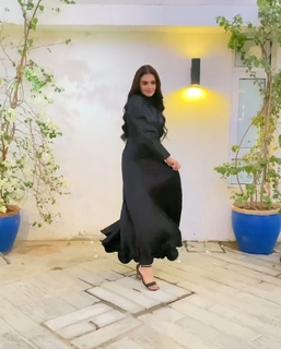 Hira Salman feet photo 4