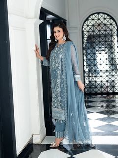 Hira Salman feet photo 5