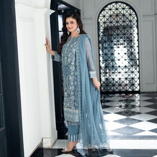 Hira Salman feet photo 6