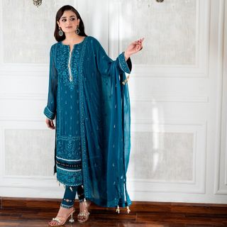 Hira Salman feet photo 4