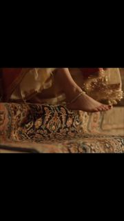 Hira Salman feet photo 8