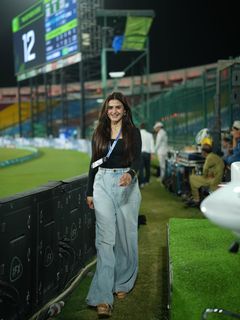 Hira Salman feet photo 12
