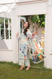 Hira Salman feet photo 2