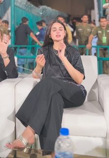Hira Salman feet photo 11