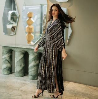 Hira Salman feet photo 3