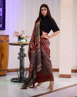Hira Salman feet photo 5