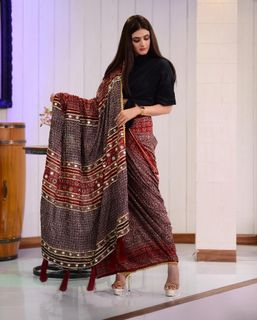 Hira Salman feet photo 3