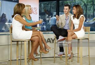 Hoda Kotb feet photo thumbnail