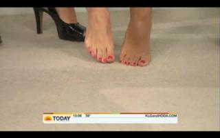 Hoda Kotb feet photo thumbnail