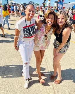 Hoda Kotb feet photo thumbnail