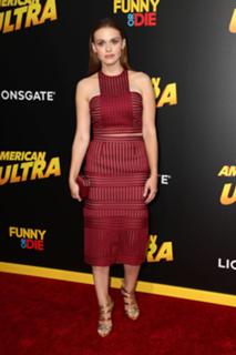 Holland Roden feet photo thumbnail