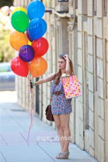 Holland Roden feet photo thumbnail