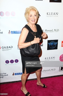 Holland Taylor feet photo 8