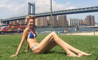 Holly Burt feet photo thumbnail