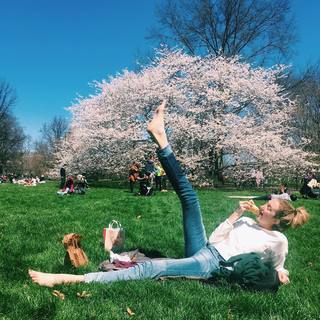 Holly Burt feet photo thumbnail