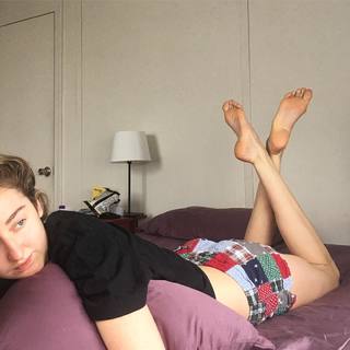 Holly Burt feet photo thumbnail
