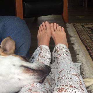 Holly Burt feet photo thumbnail