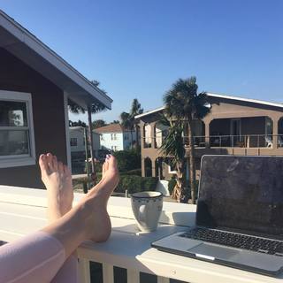 Holly Burt feet photo thumbnail