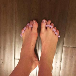 Holly Burt feet photo thumbnail