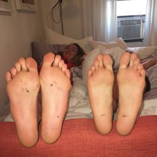 Holly Burt feet photo thumbnail