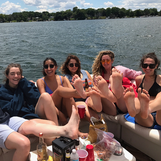 Holly Burt feet photo thumbnail