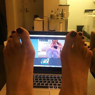 Holly Burt feet photo thumbnail