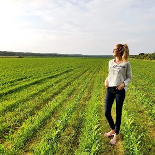 Holly Burt feet photo thumbnail
