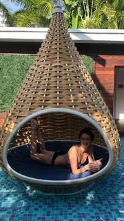 Holly Burt feet photo thumbnail