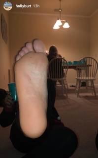 Holly Burt feet photo thumbnail
