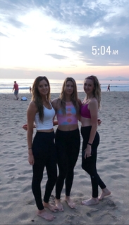 Holly Burt feet photo thumbnail