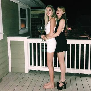 Holly Burt feet photo thumbnail