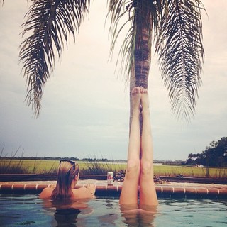 Holly Burt feet photo thumbnail