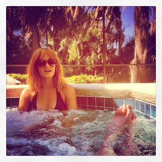 Holly Burt feet photo thumbnail