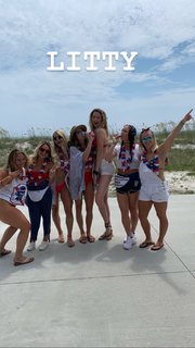 Holly Burt feet photo thumbnail