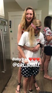 Holly Burt feet photo thumbnail