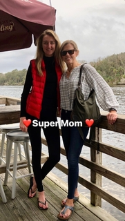 Holly Burt feet photo thumbnail