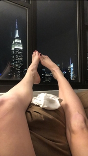 Holly Burt feet photo thumbnail