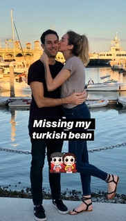 Holly Burt feet photo thumbnail
