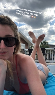 Holly Burt feet photo thumbnail