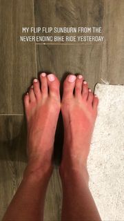 Holly Burt feet photo thumbnail