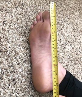 Holly Burt feet photo thumbnail