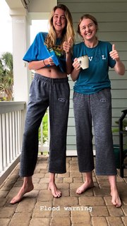 Holly Burt feet photo thumbnail