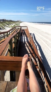 Holly Burt feet photo thumbnail