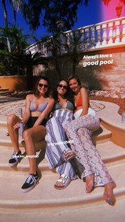 Holly Burt feet photo thumbnail