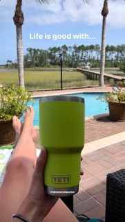 Holly Burt feet photo thumbnail